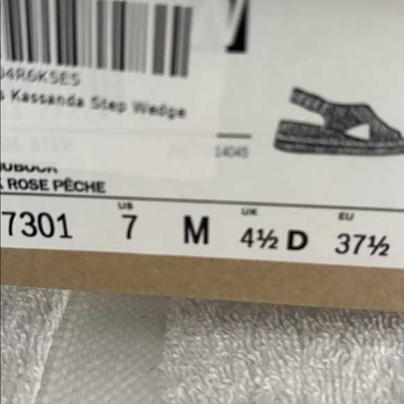 Clarks new woman’s Coral Sandals with box - Picture 9 of 9